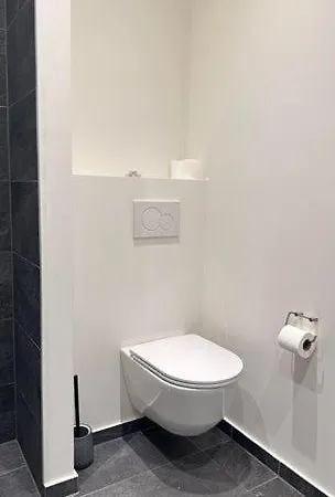 37-2-7 Daemningen Apartman *